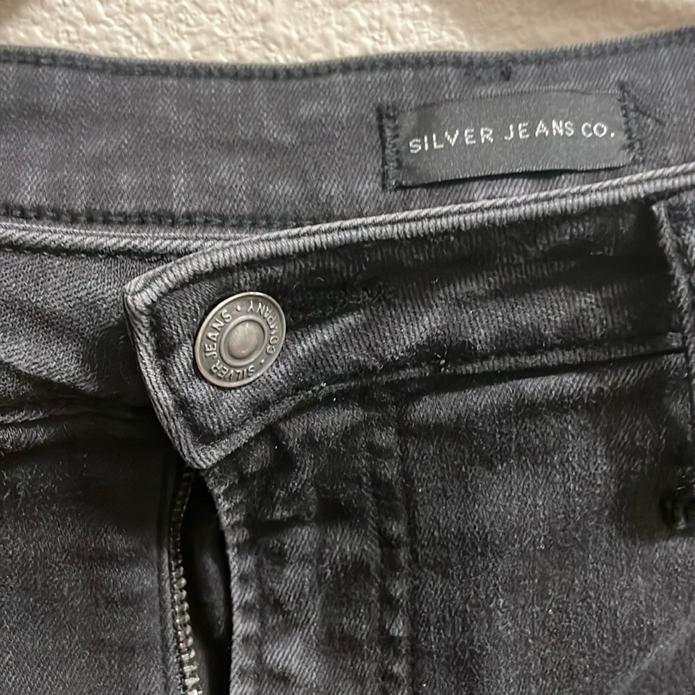 Black silver jeans. Size 31/29. Great condition.